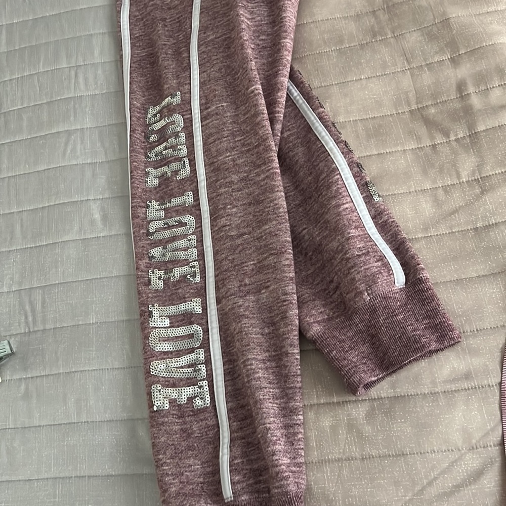 (LOVE ME) Ladies joggers size S For Junior L in very light pink